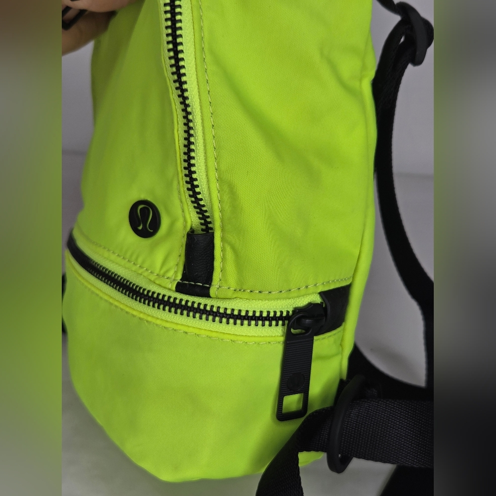 Lululemon 9"x9"inch Micro Neon Green/black Women's BackpackCity Adventurer - Picture 9 of 14